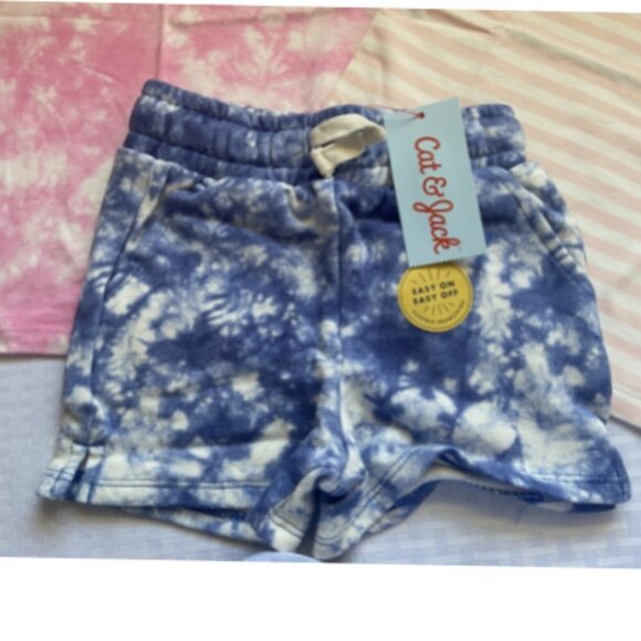 3 Pieces of Cat & Jack 2T 1 Short & 2 Tops Bundle - Picture 6 of 12